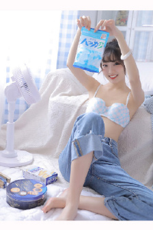 西施流眼泪翻白眼咬铁球图片